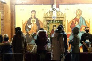 Înşelătorie de 28.000 de euro. 100 de credincioşi din Neamţ au fost păcăliţi că vor merge într-un pelerinaj: banii, viraţi prin intermediul parohiei