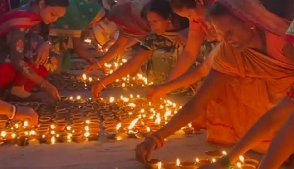 Diwali: 900 de mii de candele au stat aprinse timp de 45 de minute, în cadrul festivalului religios hindus din India