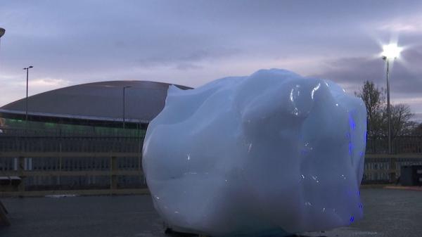 Aisberg de 4 tone remorcat din Groenlanda, adus la conferinţa ONU pentru climă de la Glasgow