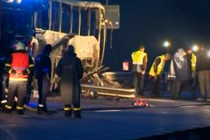 45 de morți după ce un autobuz de pasageri a luat foc pe o autostradă din Bulgaria. Printre victime sunt și 12 copii, anunță autoritățile