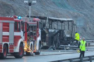 "Nu am mai văzut așa ceva!". 45 de copii și tineri au murit carbonizați în autobuzul făcut scrum în Bulgaria. Câțiva pasageri au scăpat sărind pe geam