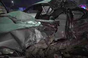 Doi tineri au murit într-un cumplit accident în Dâmboviţa. Maşina în care se aflau a intrat direct într-un TIR