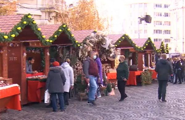 Târgurile mai mici de Crăciun din Capitală câştigă teren: ''Ne aduce aminte de atmosfera Crăciunului de acasă''
