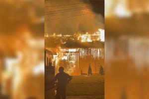 Incendiu devastator în Suceava, o întreagă gospodărie s-a făcut scrum. Două femei se aflau în locuinţă