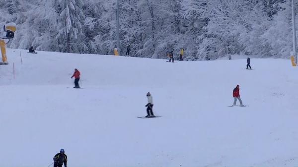 Veste bună pentru iubitorii sporturilor de iarnă! Prima pârtie olimpică din ţară a fost inaugurată în stațiunea Borșa