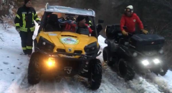 Un adolescent s-a prăbușit peste 10 metri într-o râpă, după o plimbare cu ATV-ul în Munții Baiului