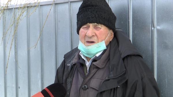 Cum se ura de Plugușor în vremea războiului. Un veteran de 100 de ani din Berești, Galați, rostește versurile cu lacrimi în ochi