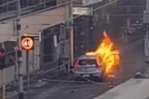 ”Era în flăcări și striga despre restricții” Un australian supărat pe măsurile anti-Covid și-a dat foc în mașină, în fața unui restaurant