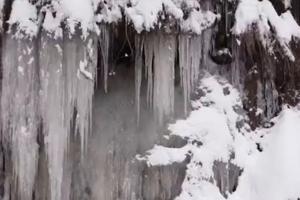 Peisaj de basm în Mureş, după ce cascadele s-au transformat într-o perdea de gheaţă