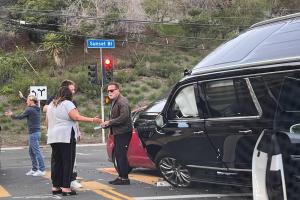 Arnold Schwarzenegger, implicat într-un accident rutier cu patru maşini la Los Angeles