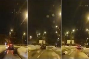 Un șofer beat s-a înfipt cu mașina într-un morman de zăpadă. Bărbatul a condus minute bune când pe sensul său, când pe contrasens