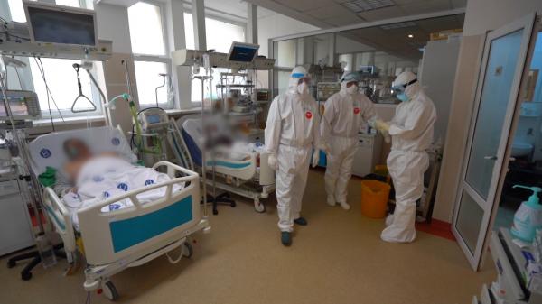 Val de procese împotriva spitalelor şi medicilor din România. Un bărbat a dat în judecată spitalul în care lucra soţia sa, medic, care s-a infectat şi a murit