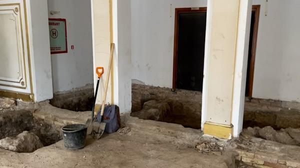 Comoara descoperită în Constanţa de muncitorii care săpau în foaierul Teatrului de Stat pentru lucrări de reabilitare