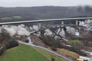 Pod lung de aproape jumătate de kilometru, demolat în Germania. A fost pus la pământ în doar câteva secunde