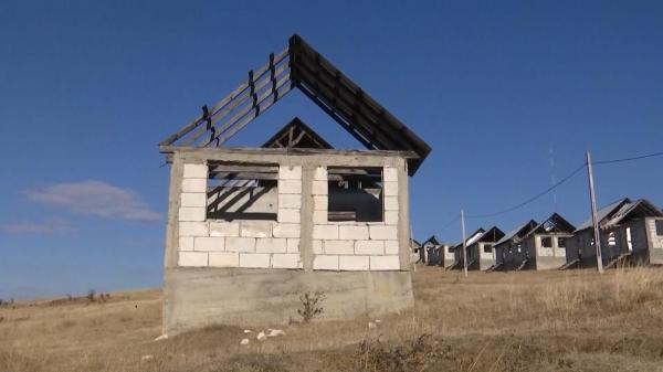 Cum arată cea mai dorită casă cumpărată în satul fantomă. 33 de persoane s-au bătut pentru ea