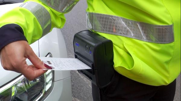 Premieră naţională: Poliţia Locală din Timișoara "s-a înarmat" cu tehnologie şi va amenda mai uşor şoferii care parchează ilegal