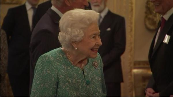 Alarmă la Casa Regală. Regina Elisabeta a II-a are COVID: de la cine ar fi putut lua virusul