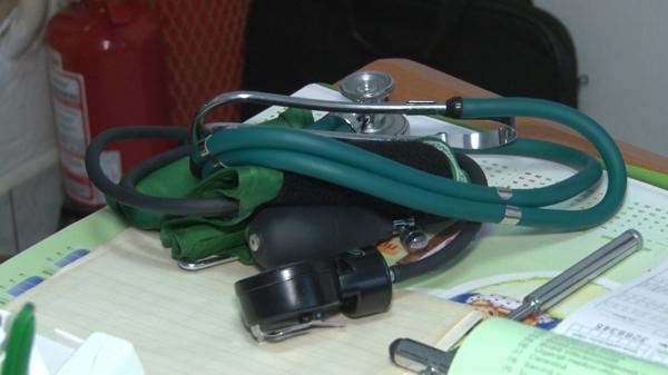 Un doctor din Sibiu și-a rugat prietenul fără nicio pregătire medicală să-i țină locul la cabinet, timp de o zi