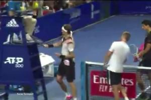 Scene nemaivăzute pe un teren de tenis. Zverev, eliminat după ce a lovit scaunul arbitrului cu racheta - VIDEO