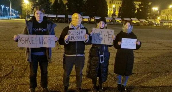 "Mama mea e acum într-un buncăr. Suntem atacați fără niciun motiv!". Patru tineri ucraineni ajunși în România se roagă pentru vieţile părinţilor lor