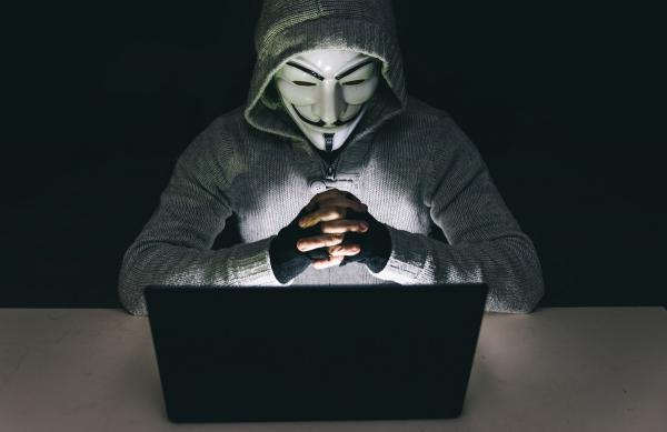 Grupul de hackeri Anonymous afirmă că a "spart" baza de date a Ministerului Rus al Apărării
