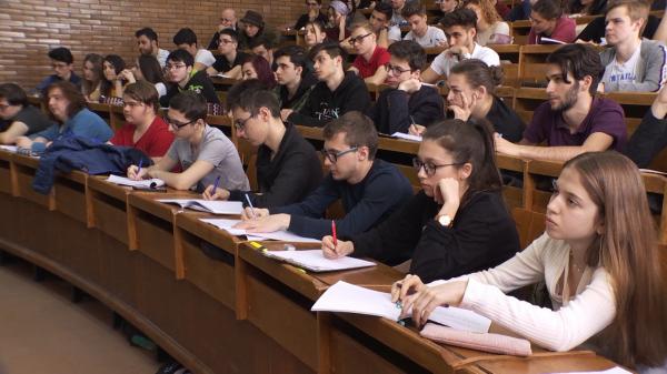 Studenţii din Iaşi au depus plângere împotriva ministrului Educaţiei, Sorin Cîmpeanu. De ce nu vor să se întoarcă la cursuri
