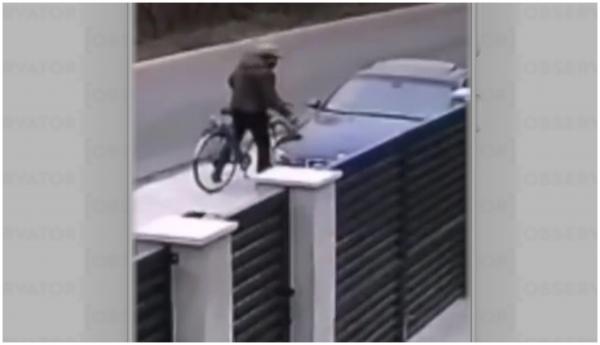 Un biciclist, spaima locuitorilor din Dâmboviţa. Bărbatul a fost filmat în timp ce vandaliza maşinile oamenilor