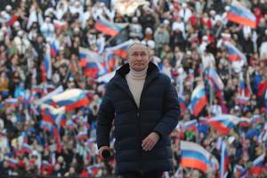 Unii ruși susțin că au fost forțați să participe la mitingul lui Putin. Ar fi fost aduși cu autobuze și șantajați că-și vor pierde locul de muncă