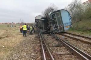 "Dezastru! Dezastru!". Accident feroviar în Bihor, la Diosig. Mai multe trenuri de călători au fost anulate, după ce un vagon de marfă s-a răsturnat pe calea ferată