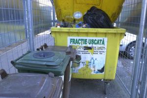 Saci de gunoi cu cip și tomberoane monitorizate video. Orașul din România în care cei care nu reciclează corect sunt arși la buzunar