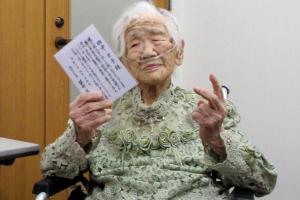 Cea mai în vârstă persoană din lume a murit la 119 ani. Secretul longevităţii: ciocolată şi sifon