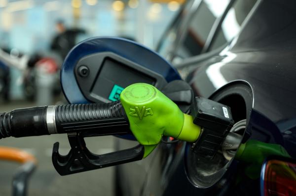 Cât vor ajunge să coste benzina și motorina la pompă, dacă UE interzice importul petrolului din Rusia