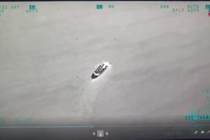 Atac cu o dronă Bayraktar, filmat lângă Insula Șerpilor. Ucrainenii susțin că au distrus două nave de patrulare ale Rusiei. VIDEO