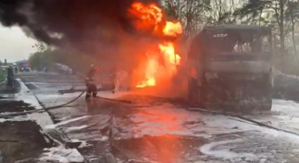 26 de morți după ce un autobuz plin cu pasageri s-a ciocnit cu un camion și a luat foc, în vestul Ucrainei. Accident cumplit pe autostrada care leagă Kievul de Ciop 