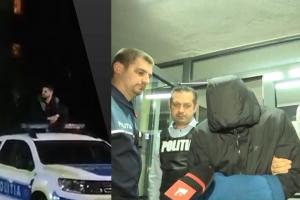 Momentul în care tânărul din Braşov care s-a filmat dansând pe maşina poliţiei este săltat de agenţi din căminul studenţesc