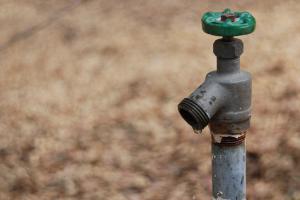 Americanii din California vor folosi apa cu porția, de la 1 iunie. Noile reguli impuse în urma celor mai secetoase luni din istorie