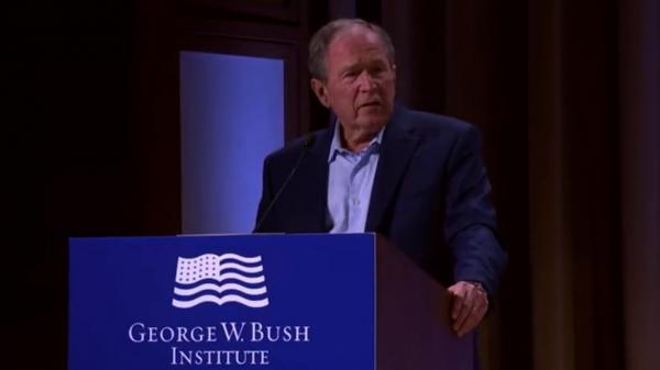 George Bush a încurcat Ucraina cu Irak: ”O invazie brutală și nejustificată a Irakului…Vreau să spun a Ucrainei”. Sala a izbucnit în râs. VIDEO