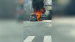 O maşină a ars ca o torţă în centrului oraşului Cluj-Napoca. Şoferul a reuşit să se salveze, înainte ca autoturismul să fie înghiţit de flăcări