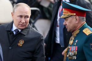 Un raport confidenţial ajuns în presa britanică susţine că generalii ruşi ar fi încercat să-l convingă pe Putin să pună capăt invaziei