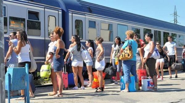 "Trenurile Soarelui'' revin pe traseu. Cât costă un bilet CFR Bucureşti - Constanţa