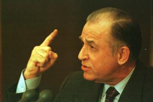Ion Iliescu riscă să rămână fără certificatul de revoluţionar