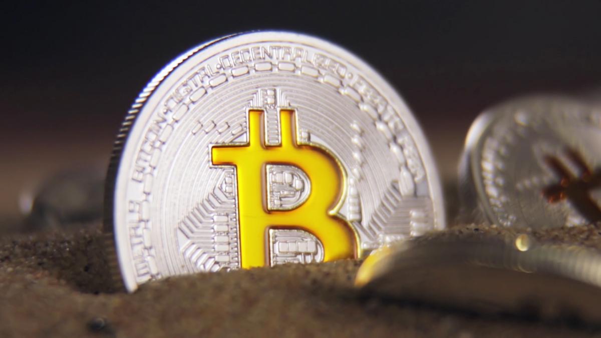 Bitcoin, scădere dramatică într-o singură zi. Piața criptomonedelor, dată  peste cap de inflația din SUA | Observatornews.ro