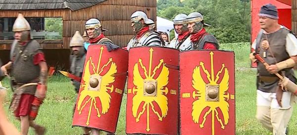 Soldaţii romani au invadat localitatea Călugăreni, din Mureş. Spectacol medieval, de Ziua Europeană a Arheologiei