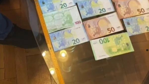 Cum ar fi furat doi angajaţi ai unei bănci 4 milioane de euro din contul unui fond privat de pensii