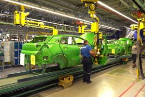 Investiții de 490 milioane € și 600 noi locuri de muncă la Craiova, la singura fabrică din țară care va produce maşini comerciale şi electrice