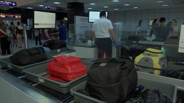Super scanere în premieră pe aeroportul din Cluj. Călătorii nu vor mai fi nevoiţi să scoată apa şi cosmeticele din bagaj