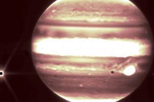 Imagini care îţi taie respiraţia. Cum arată planeta Jupiter prin lentilele telescopului spațial James Webb