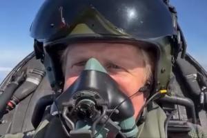 Imagini inedite cu Boris Johnson: a pilotat un avion de vânătoare Typhoon şi a filmat acrobaţiile, la mii de metri altitudine