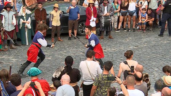 Festivalul de Artă Medievală din Sighişoara. Cavalerii şi domniţele au defilat pe ritmuri medievale spre bucuria turiştilor