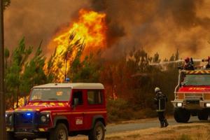 Europa trece din nou prin foc: Coduri de caniculă, temperaturi record, incendii devastatoare. Doi oameni au fost răniţi de flăcări pe insula Thasos
